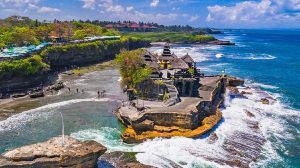 TANAH LOT keindahan yang absolut , Perpaduan Eksotis dan sempurna Antara Adat dan Alam