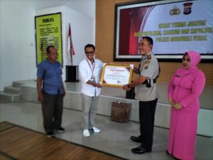 Polres Morut Gelar Sertijab, Ketua DPW MIO Indonesia Sulteng anugerahkan Piagam Penghargaan Kasat Intelkam