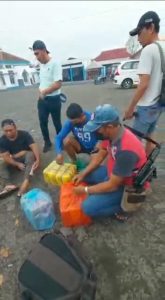 Pembawa Detonator/Bahan peledak tertangkap saat bahan peledak akan dikirim dan siap diledakan.