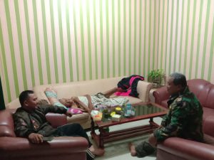 Babinsa Koramil 04/Karanganyar Bersama Lurah Cepat Tanggap Menjenguk Warga Binaan Yang Sedang Sakit.