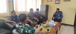 Dalam Rangka Silaturahmi, Danramil 02/TB Anjang Sana Dengan Lurah Krendang