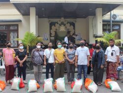 Kelurahan Peguyangan Serahkan 150 Paket Bantuan Pada Warga Terdampak Inflasi