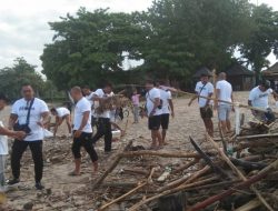Semeton Derana laksanakan kegiatan bersih bersih pesisir pantai Jimbaran
