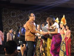 Sederet Karya Desainer Muda Kota Denpasar, Warnai Panggung Fashion Show Denfest Ke 15.