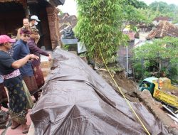 Walikota Jaya Negara Cek Langsung Tembok Pura Jebol di Peguyangan Kangin