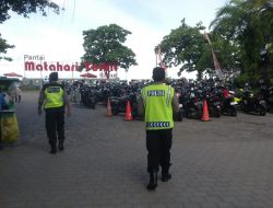 Giat KRYD Polsek Densel Pastikan Keamanan Wisatawan di Kawasan Pantai Matahari Terbit