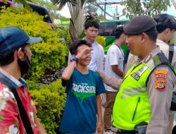 Personil Polsek Denpasar Timur Bantu Mempertemukan Anak Yang Hilang Dengan Orang Tuanya