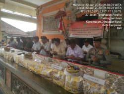 Kapolsek Denpasar Barat Hadiri Pelantikan Dan Pengukuhan Bendesa Adat Padangsambian Terpilih