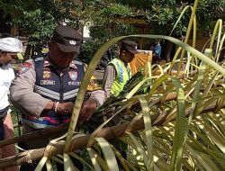Turut Melestarikan Kearifan lokal Polsek Denpasar Barat “Ngayah” Bareng Warga Masyarakat