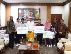 Wali Kota Jaya Negara Salurkan Santunan Jaminan Sosial BPJS Ketenagakerjaan Senilai Rp 5 Miliar