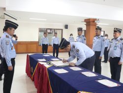 WUJUDKAN PEMBANGUNAN ZONA INTEGRITAS, JAJARAN IMIGRASI NGURAH RAI TANDATANGANI PAKTA INTEGRITAS