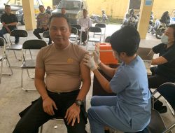 Laksanakan Vaksinasi, Wakapolresta Denpasar Ajak Masyarakat Sukseskan Vaksinasi Booster Ke 2.