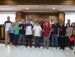 Sekda Badung sekaligus Ketua Perbasi Bali I Wayan Adi Arnawa, melepas secara resmi atlet Team Bola Basket  di Bangka Belitung.