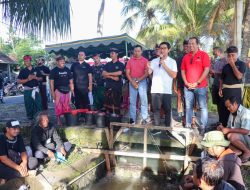 Sekda Wayan Adi Arnawa mewakili Bupati Badung, membuka secara resmi acara lomba mancing air deras yang ditandai dengan menaburkan ikan lele