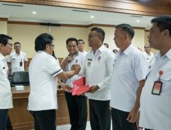 Bupati Badung Nyoman Giri Prasta bersama Sekda Adi Arnawa saat memimpin Rapat Koordinasi Pemerintahan Desa se-Kabupaten Badung
