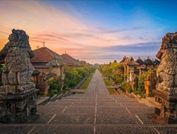 Desa Adat Penglipuran Bangli Sebagai Objek Wisata sekaligus mengenal adat dan budaya asli Bali.