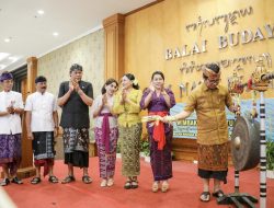 Sekda Badung Wayan Adi Arnawa saat membuka secara resmi Bulan Bahasa Bali Kabupaten Badung Tahun 2023