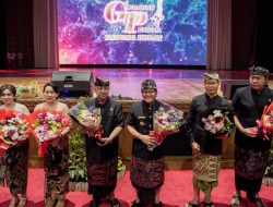 Bupati Giri Prasta Serahkan Dana Kreatifitas Ogoh-Ogoh 15 Juta Untuk Setiap Sekaa Teruna