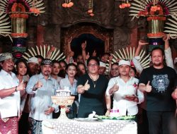 Bupati Giri Prasta saat menghadiri HUT Sekaa Teruna Praja Wisnu Murti Banjar Pengembungan