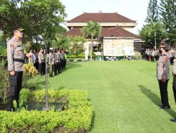 Polresta Denpasar Gelar Upacara Kenaikan Pangkat Perwira Pengabdian Tiga Personel