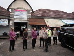 Pastikan Keamanan Kapolda Bali Didampingi Kapolres Tabanan Cek Pasar Baturiti Sehubungan Rencana Kunjungan Presiden RI