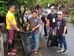Gandeng Mahasiswa KKN, Desa Dangin Puri Kangin Gelar Giat Jumat Bersih.