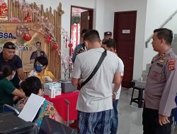 Gandeng Pakabar Bali, Polsek Denpasar Barat Hadir Kembali! Gelar Vaksinasi Booster Massal