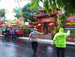 Ibadah Cap Gomeh Polsek Kuta Bantu Kelancaran Lakukan Pengamanan Dan Pengaturan Lalin