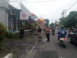 Upacara Ngaben Bhabinkamtibmas Dengan Pecalang Lakukan Pengamanan