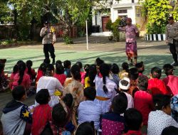 Cegah Kasus Penculikan Anak Bhabinkamtibmas Kelurahan Seminyak Polsek Kuta Sambangi Sekolah Sampaikan Imbauan