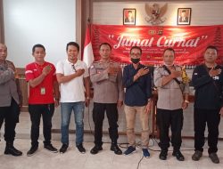Jumat Curhat Polsek Denpasar Timur (Dentim) Dirangkaikan Penyerahan Senter Lalin Kepada Linmas Desa Kesiman Petilan