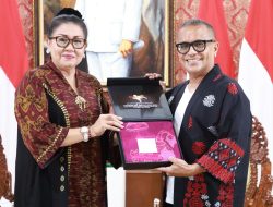 Ketua Dekranasda Provinsi Bali membuka Webinar “Bincang Mode” bersama Samuel Wattimena
