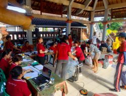 Bank Sampah Kayumas Bersemi Gelar HUT pertama Dengan Bagikan Hadiah Kepada Nasabah Baru