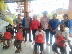 Karang Taruna Sutamandala Kelurahan Peguyangan Serahkan 100 Paket Sembako Kepada Disabilitas dan Anak Yatim Piatu