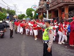 Personel Polsek Denpasar Timur Pengamanan Upacara Pembukaan Pendidikan Pendahuluan Bela Negara Tingkat Taman Kanak-Kanak