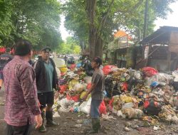 Sekda Alit Wiradana Pantau Optimalisasi Pengangkutan Sampah di Beberapa TPS