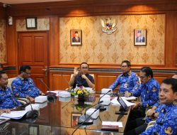 Walikota I Gusti Ngurah Jaya Negara bersama Wakil Walikota I Kadek Agus Arya Wibawa dan Sekda Kota Denpasar, IB Alit Wiradana saat memimpin Rapat Finalisasi Persiapan HUT Kota