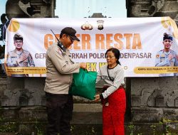 Program Unggulan Kapolresta Denpasar, Polsek Kuta Berbagi Paket Sembako Kepada Warga Yang Membutuhkan