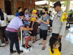 Dampingi Team Posyandu Bhabinkamtibmas Tanjung Benoa Berikan Sosialisasi Cegah Stunting