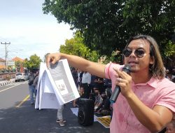 Ratusan Masa Gerudug Mapolres Buleleng