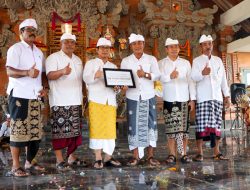 Sekda Adi Arnawa Hadiri Melaspas Banjar Sila Dharma Desa Mengwitani