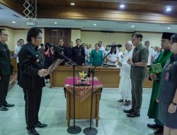 Bupati Badung Nyoman Giri Prasta didampingi Wabup Ketut Suiasa dan Sekda Adi Arnawa menghadiri upacara pelantikan dan pengambilan sumpah pejabat