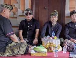 Bupati Giri Prasta Hadiri Pelebon Gusti Ngurah Alit Yudha