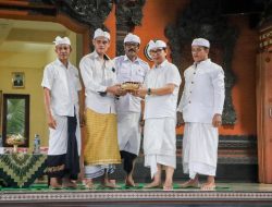 Sekda Adi Arnawa Hadiri Piodalan di Pura Dalem Alit dan Pura Dalem Brerong Desa Adat Mengwitani