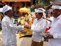 Sekda Adi Arnawa Hadiri Melaspas di Pura Penataran Luhur Gunung Agung Desa Sembung