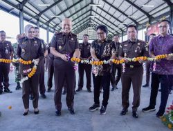 Bupati Nyoman Giri Prasta saat hadir dalam acara Peresmian Gedung Pengelolaan Aset dan Barang Rampasan Kejaksaan Tinggi Bali