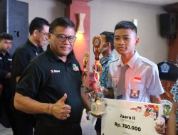 Sekda Alit Wiradana Serahkan Hadiah Lomba DTIK Festival 2023 dan Buka Seminar Literasi Digital