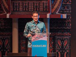 Sandiaga Uno saat mewakili Presiden Joko Widodo membuka secara resmi INACRAFT 2023