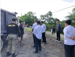 Satpol PP Tertibkan Masyarakat Yang Kepergok  Membuang Sampah Tidak Pada Tempatnya