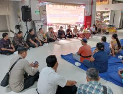 Mengatasi Keluh Kesah Pedagang Pasar Badung, Polsek Denpasar Barat Laksanakan Jumat Curhat